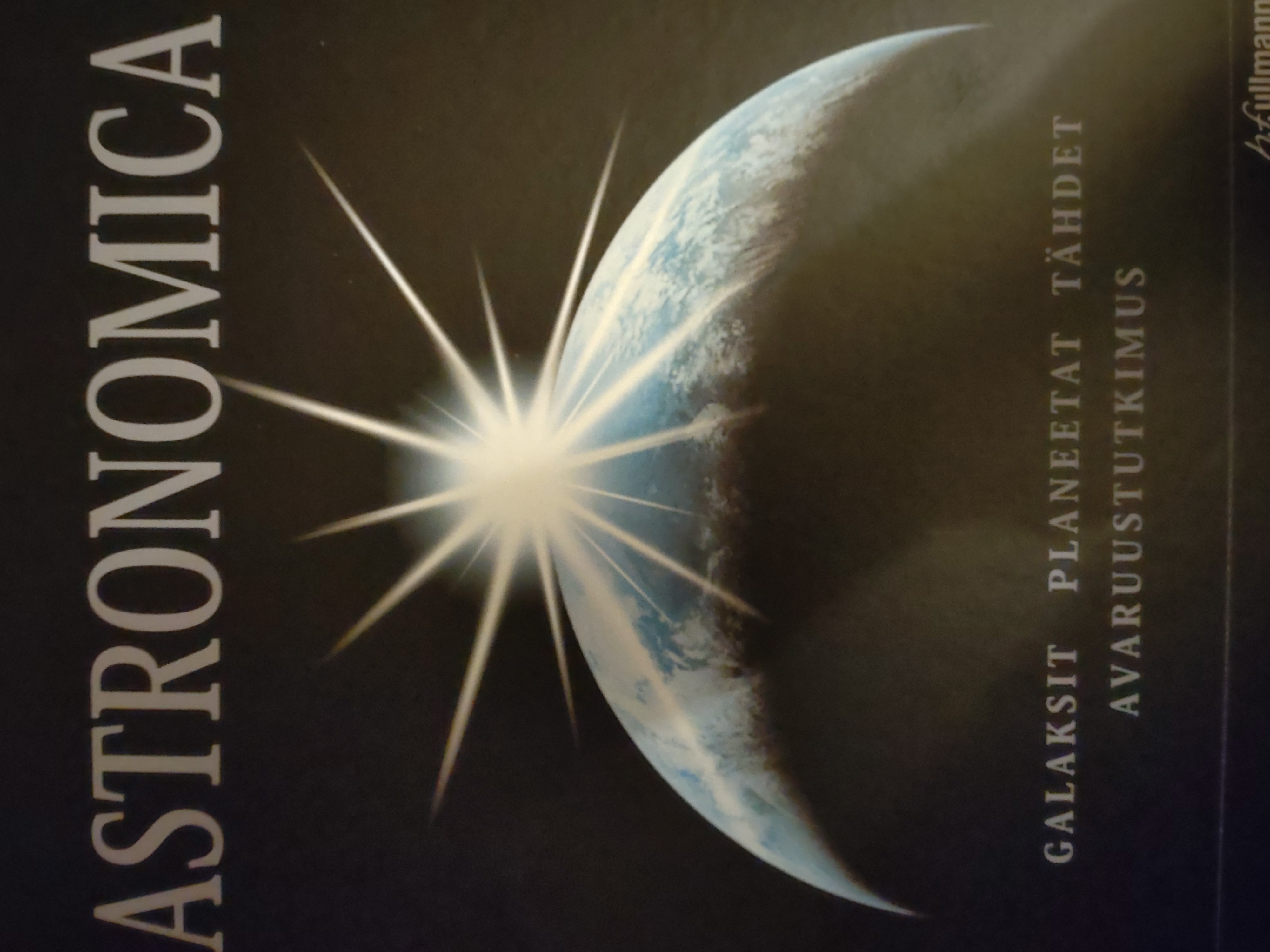 Fred Watson, Leena Tähtinen, Hannu Virtanen: Astronomica (Hardcover, Finnish language, 2012, h.f.ullmann)