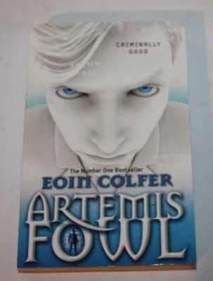 Eoin Colfer: Artemis Fowl Criminally Good (Paperback, 2017, Puffin Books Penguin Random House UK)